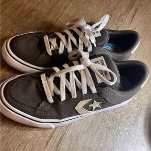 Converse low top sneakers men’s 8 women’s 9.5